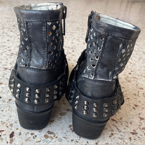 Very Volatile ‘Freebird’ Distressed Studded Leather Ankle Boots in Black/Gray, 6 - Picture 7 of 10